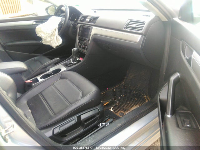 1VWLA7A39KC010925 Volkswagen Passat 2.0t Wolfsburg Edition