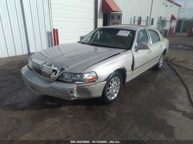 Lincoln Town Car 2007 1LNHM81V07Y600296 Image 2