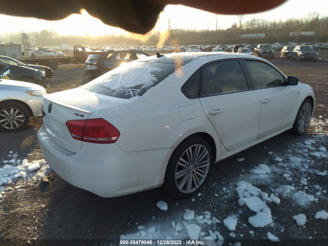1VWBT7A31FC011496 Volkswagen Passat 1.8t Sport