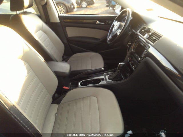 1VWBT7A31FC011496 Volkswagen Passat 1.8t Sport