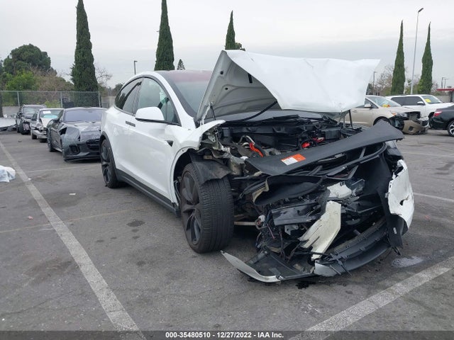 2018 Tesla Model X, VIN: 5YJXCBE2XJF088277