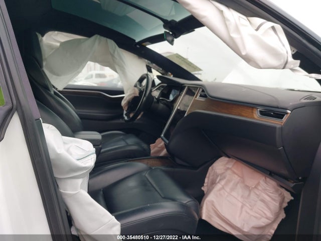 2018 Tesla Model X, VIN: 5YJXCBE2XJF088277