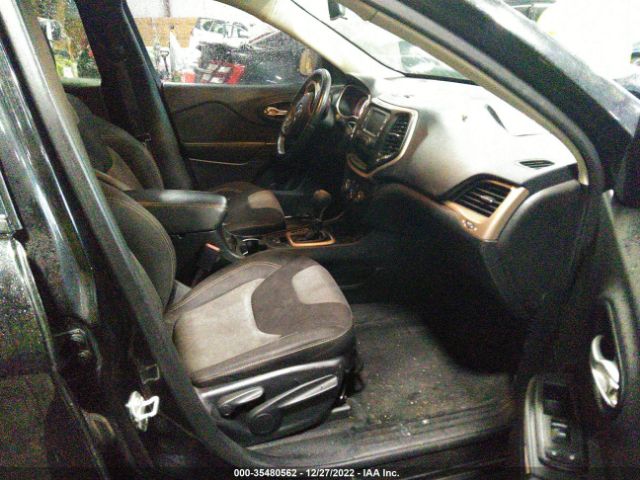 1C4PJLAB2FW695049 Jeep Cherokee Sport