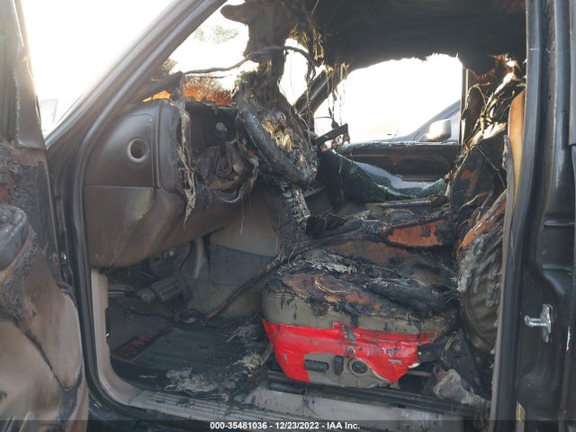 GMC YUKON XL DENALI 2005 1GKFK66U15J189913 Image 5
