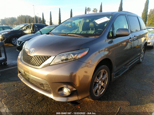 Toyota SIENNA SE 2017 5TDXZ3DC8HS855922 Image 2