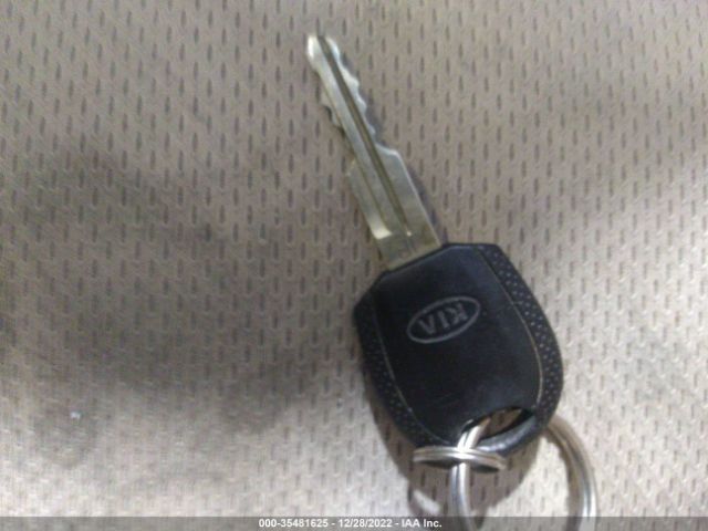 KNADE123786313875 KIA RIO LX