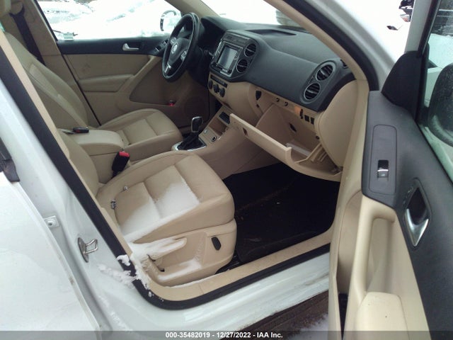 2017 Volkswagen Tiguan, VIN: WVGRV7AX3HK011728