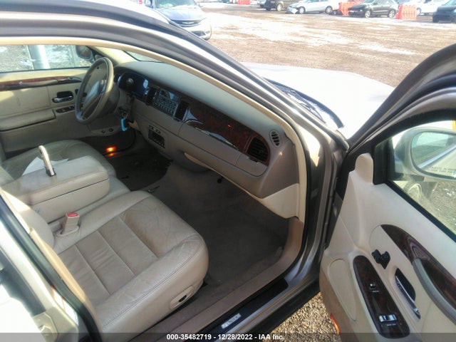 2001 LINCOLN TOWN CAR EXECUTIVE VIN: 1LNHM81W61Y718370