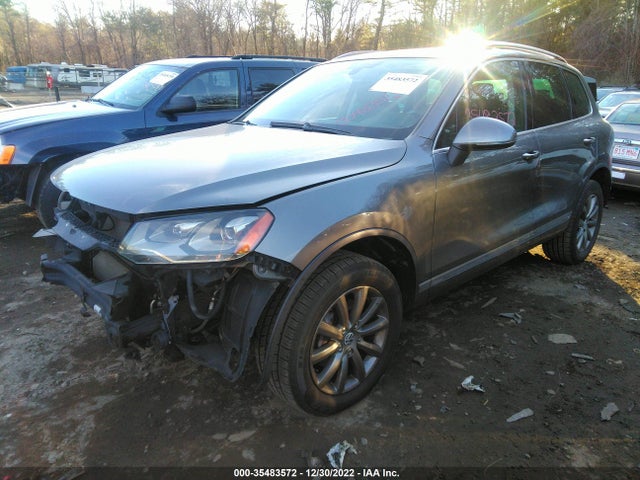 Volkswagen Touareg 2011 WVGFF9BP5BD000946 Image 2