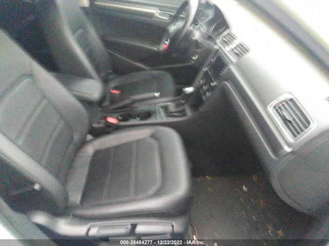 1VWDT7A35HC070076 Volkswagen Passat R-line W/comfort Pkg