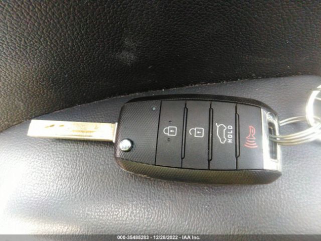 5XYPGDA30GG127071 KIA SORENTO LX