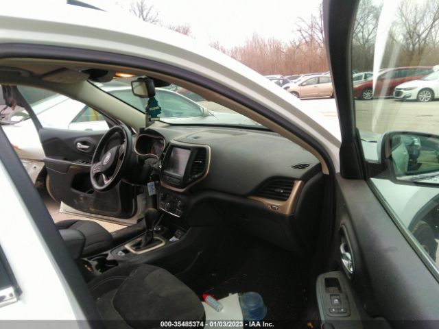 1C4PJMCB0HW537492 Jeep Cherokee Latitude