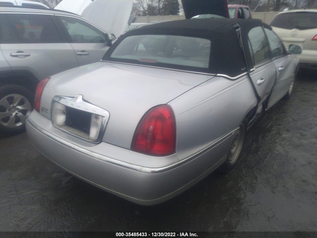 Lincoln Town Car Executive 2002 1LNHM81W02Y654389 Image 5