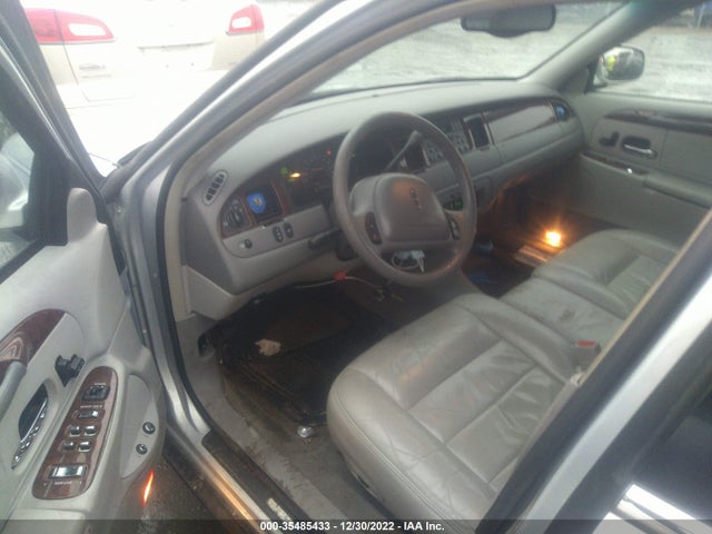 Lincoln Town Car Executive 2002 1LNHM81W02Y654389 Image 6