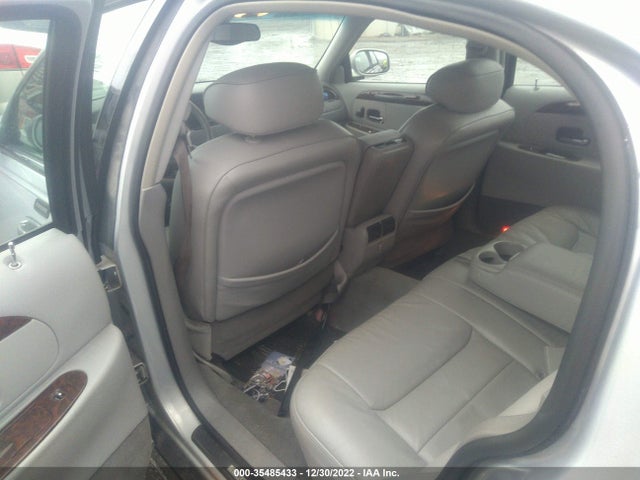 Lincoln Town Car Executive 2002 1LNHM81W02Y654389 Image 9