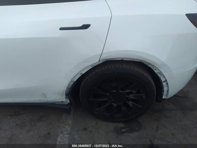 Tesla Model Y 2021 5YJYGDED3MF124210 Image 10