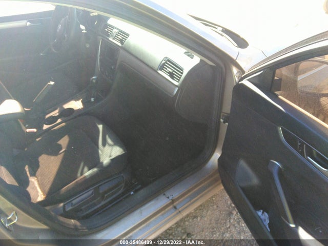 1VWAT7A39GC022405 Volkswagen Passat 1.8t S