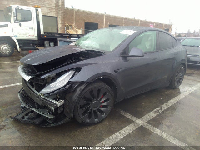 Tesla Model Y 2020 5YJYGDEF3LF020378 Image 2
