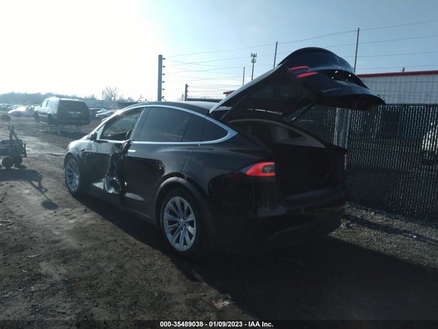 2017 Tesla Model X, VIN: 5YJXCDE28HF049547