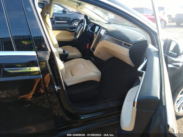 2017 Tesla Model X, VIN: 5YJXCDE28HF049547