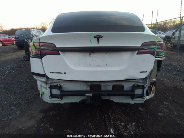 2016 Tesla Model X, VIN: 5YJXCBE26GF002200