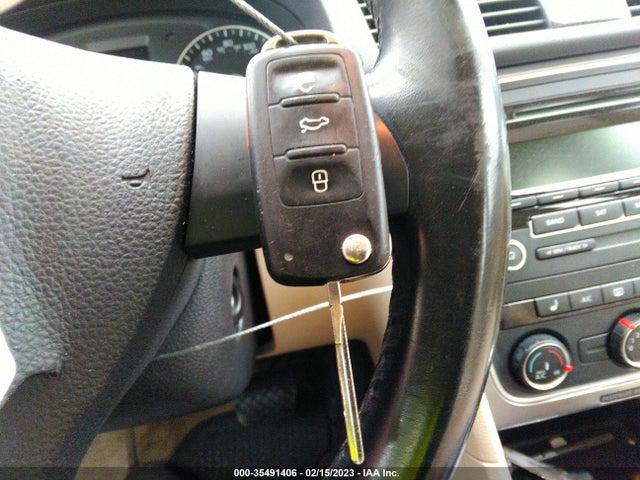 1VWAT7A34FC052197 Volkswagen Passat 1.8t Wolfsburg Ed