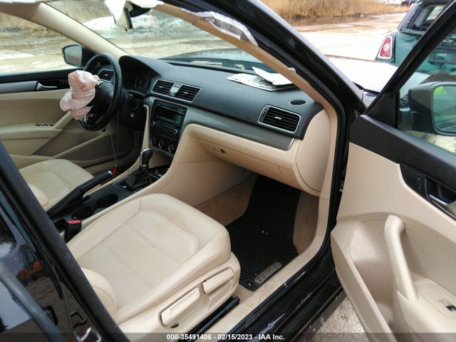 1VWAT7A34FC052197 Volkswagen Passat 1.8t Wolfsburg Ed