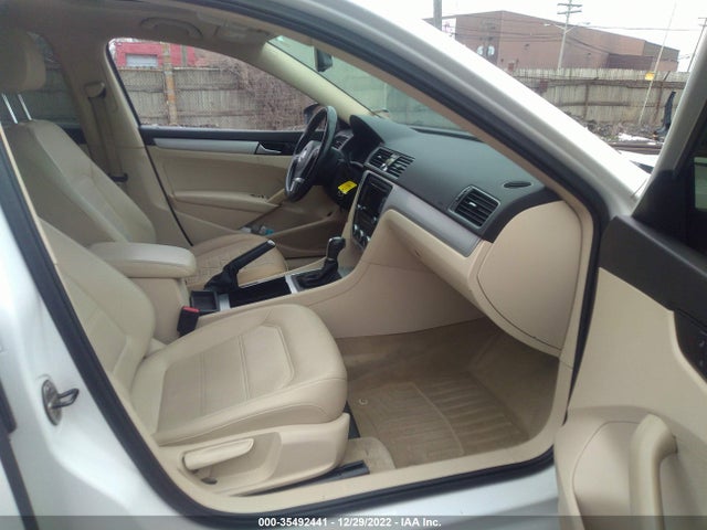 1VWBH7A33CC051611 Volkswagen Passat Se W/sunroof