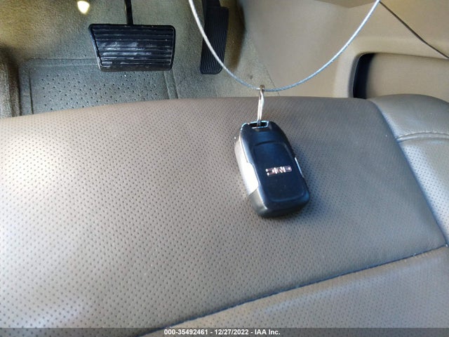GMC YUKON SLT 2016 1GKS1BKC0GR262619 Image 3