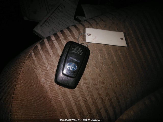 Toyota Prius Two 2016 JTDKBRFU3G3005641 Image 3