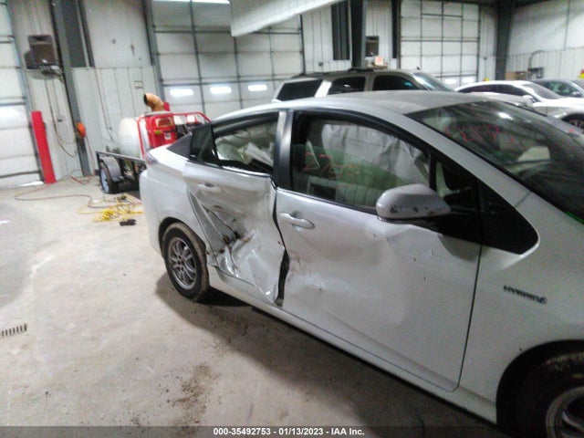 Toyota Prius Two 2016 JTDKBRFU3G3005641 Image 7