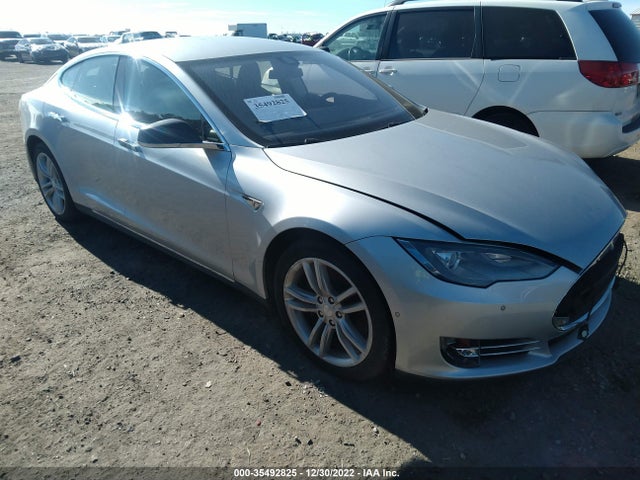 2015 Tesla Model S, VIN: 5YJSA1H25FF080780