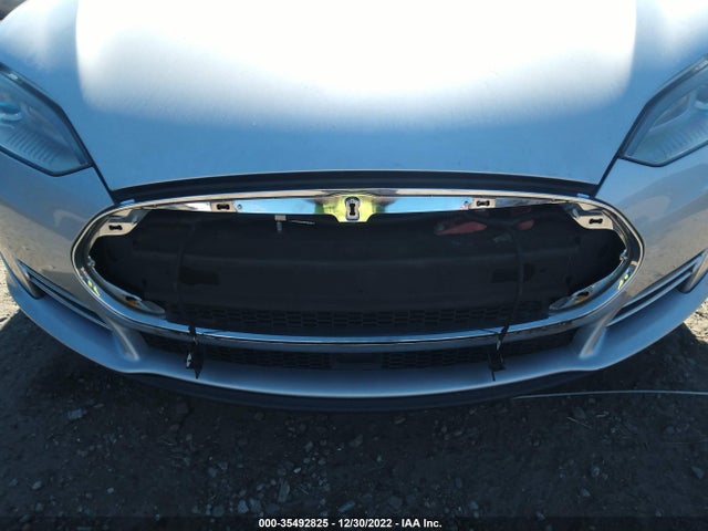 2015 Tesla Model S, VIN: 5YJSA1H25FF080780