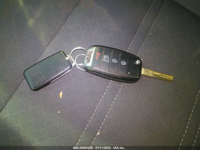 5XYPGDA55KG480271 KIA Sorento Lx V6