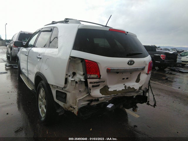2013 KIA SORENTO LX VIN: 5XYKT3A68DG418438