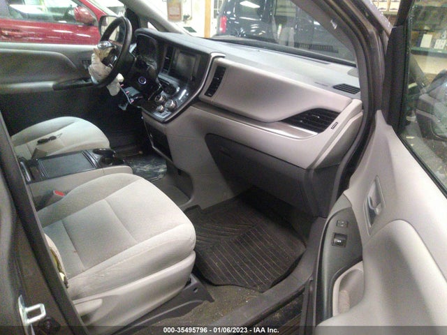 2017 Toyota Sienna, VIN: 5TDJZ3DC7HS158084