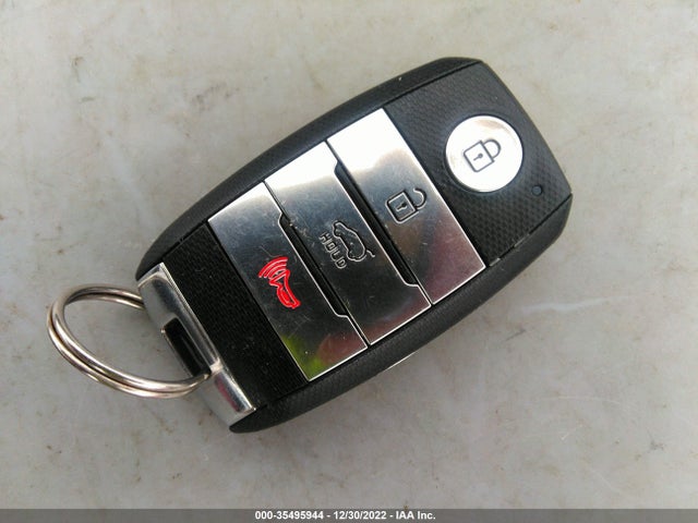 KIA Sorento 2017 5XYPKDA56HG220596 Image 3