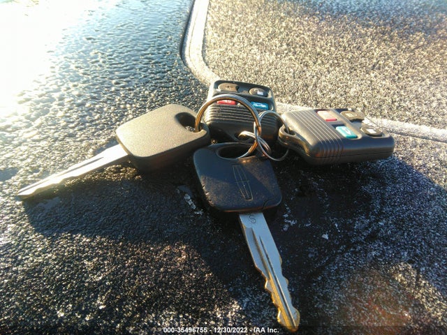 Lincoln Continental 1998 1LNFM97VXWY612720 Image 3