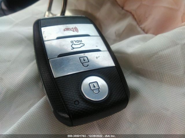 KNDCB3LC0K5286355 KIA NIRO LX
