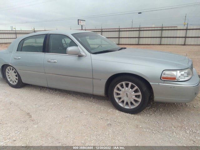 2007 LINCOLN TOWN CAR SIGNATURE VIN: 1LNHM81V07Y627658