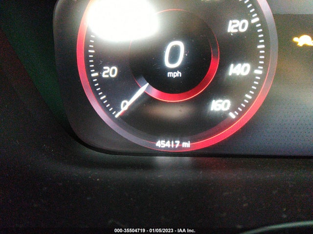 2018 Volvo XC60, VIN: LYVA22RL2JB111077