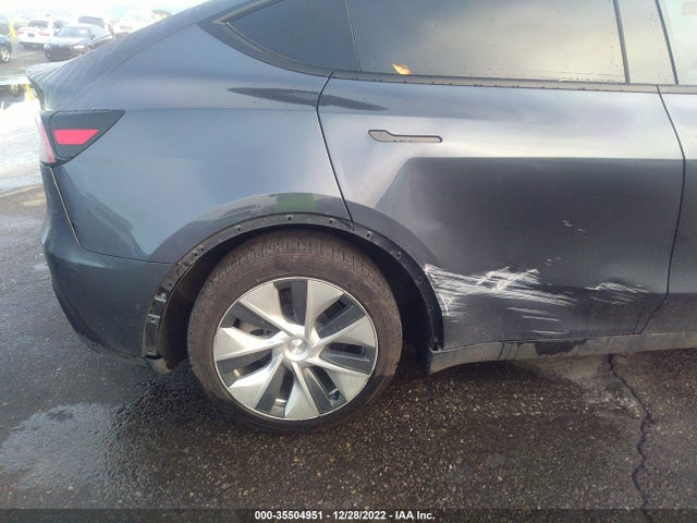 Tesla Model Y 2021 5YJYGDEEXMF281810 Image 7