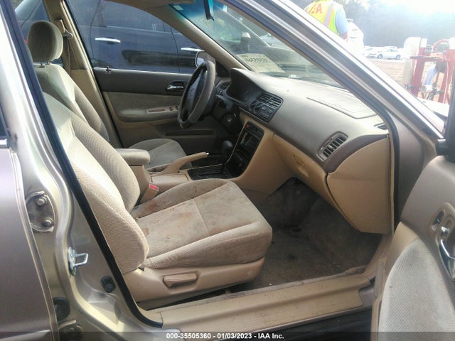 1995 HONDA ACCORD EX VIN: 1HGCD5657SA068490