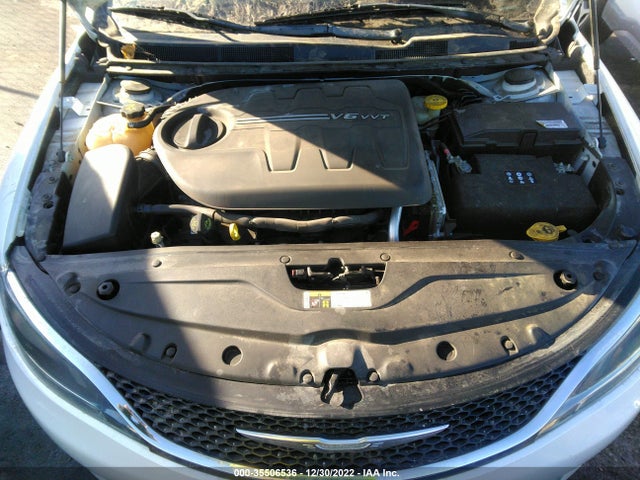 Chrysler 200 C 2015 1C3CCCEG2FN648791 Image 10