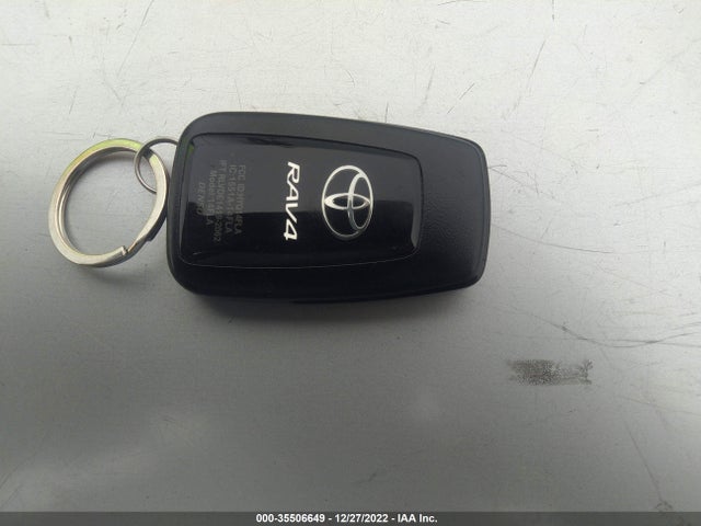 2022 Toyota RAV4, VIN: 2T3W1RFV0NW232244
