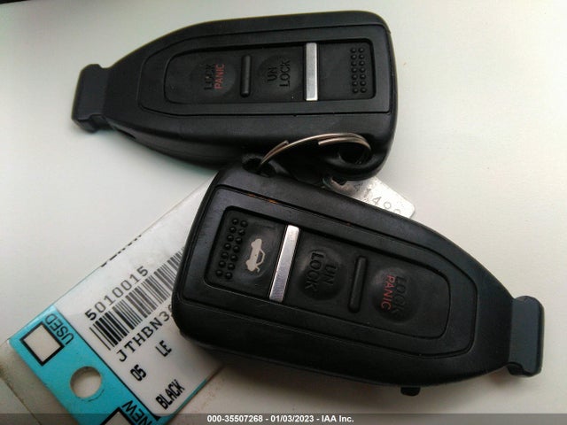 Lexus LS 430 2005 JTHBN36F655010015 Image 3