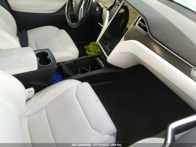 2017 Tesla Model X, VIN: 5YJXCAE49HF043014