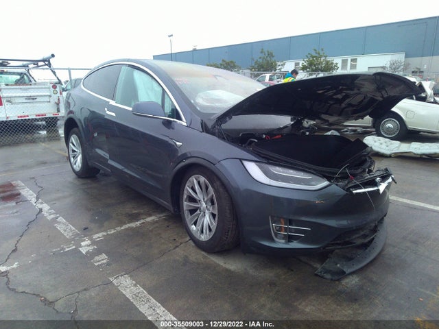 2018 Tesla Model X, VIN: 5YJXCBE23JF103475
