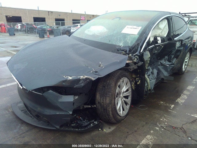 2018 Tesla Model X, VIN: 5YJXCBE23JF103475