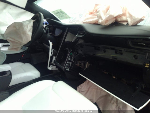 2018 Tesla Model X, VIN: 5YJXCBE23JF103475